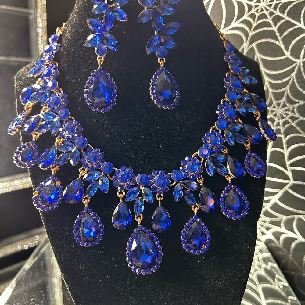 Elegant Blue and Gold Jewelry Set